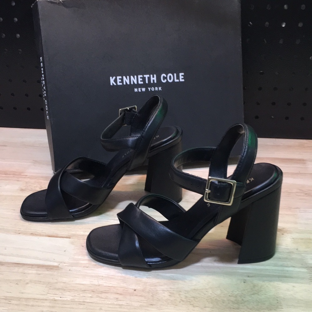 New WB Woman’s Kenneth Cole Black Leather Block Heel Sandals - Picture 4 of 6